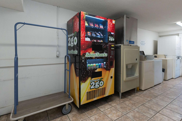 Food & Drinks, Motel 6 Cincinnati, OH, Hamilton