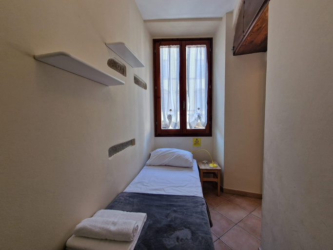Room 4, Mezzo 8 in Firenze With 2 Bedrooms and 1 Bathrooms, Florence