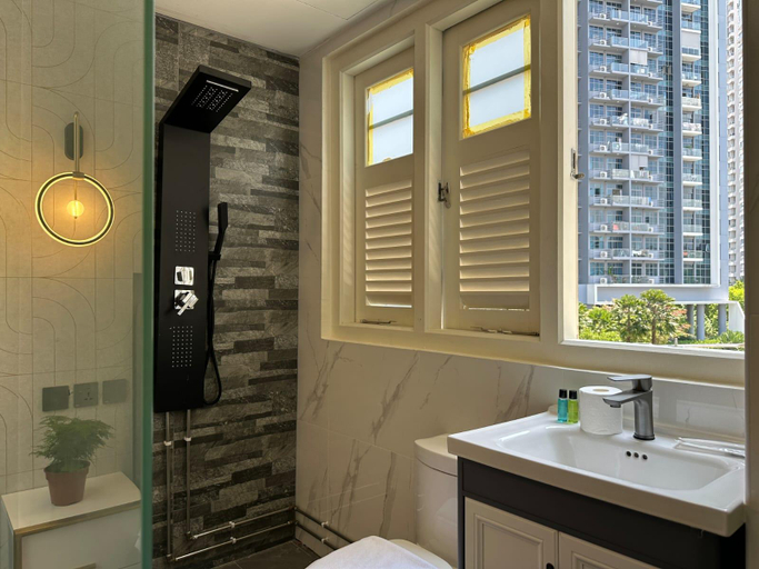 Bathroom 17