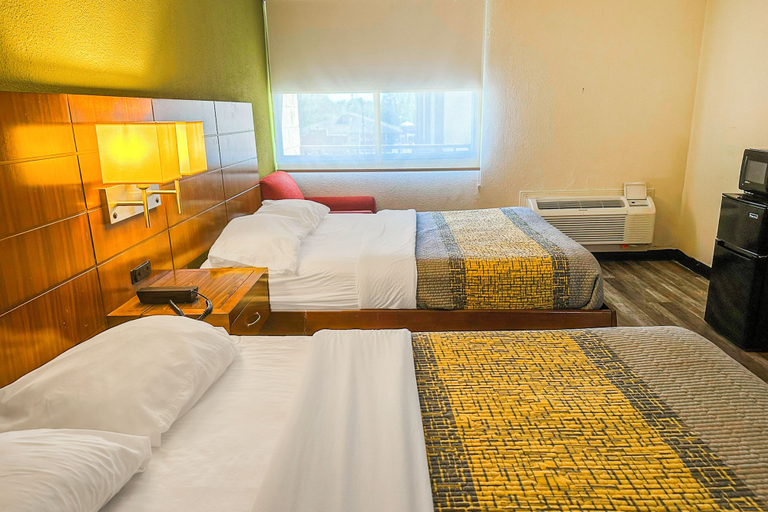 Bedroom 3, Jackson Hotel And Convention Center, Madison