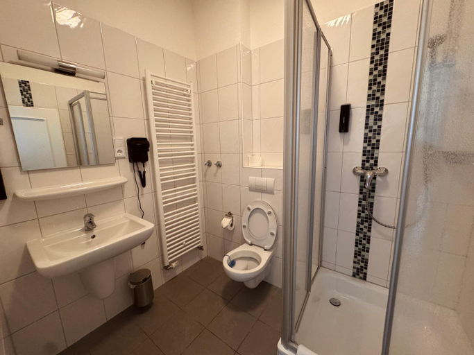 Bathroom 5, dingdong bonn - city apartments, Bonn