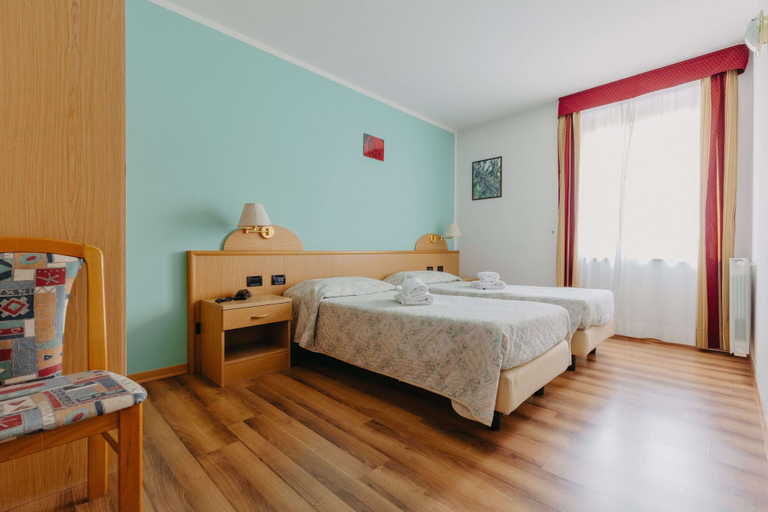 Bedroom 2, Hotel Spera, Trento