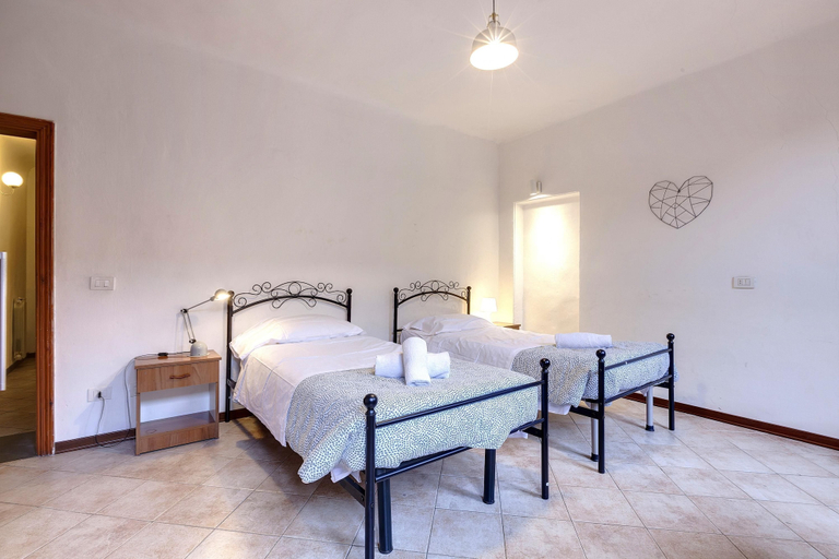 Room 2, Faenza 65 in Firenze, Florence