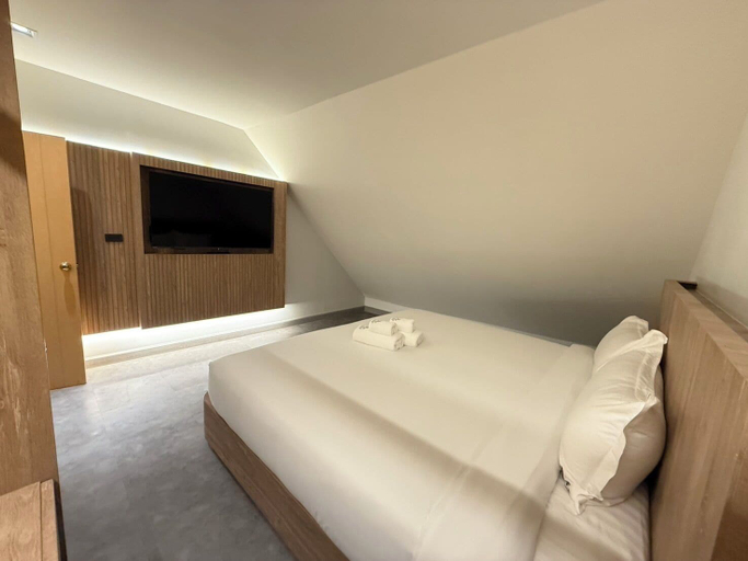 Bedroom 13