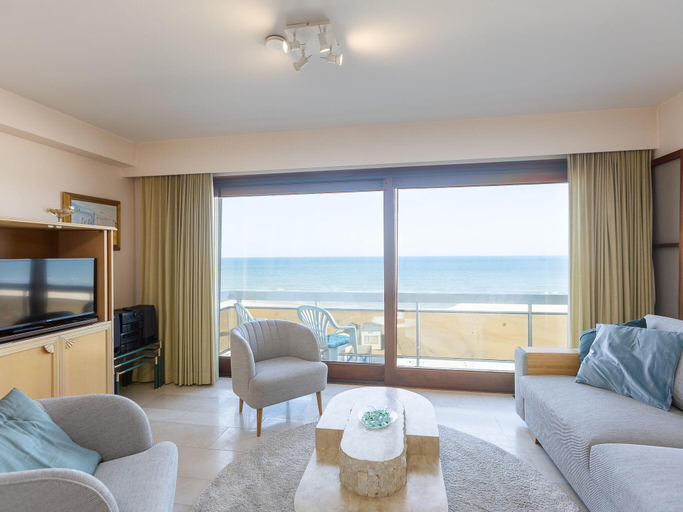 Others 3, Spacious apartment with direct sea view, West-Vlaanderen