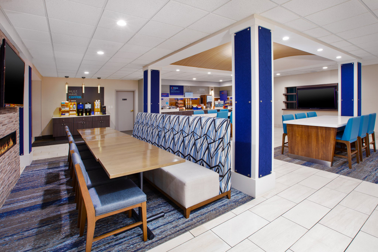 Food & Drinks 5, Holiday Inn Express & Suites KENT - UNIVERSITY AREA by IHG, Portage