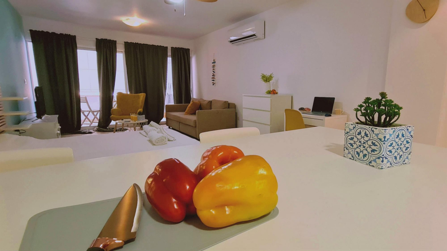 Room 2, 06 LIM - Eden Beach Studio