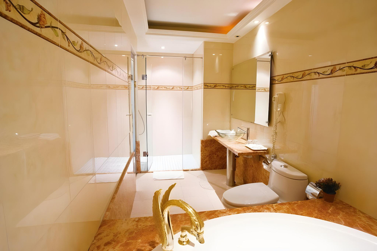 Bathroom 5, Ever Spring Hotel, Taipei City