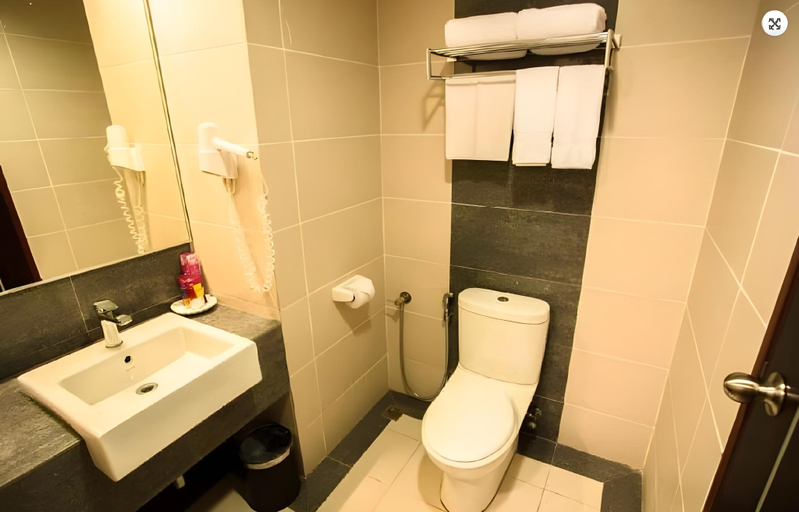 Bathroom 13
