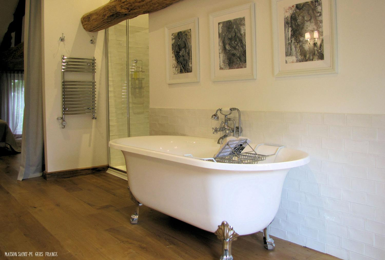 Bathroom 3, Maison Saint-Pé, Gers