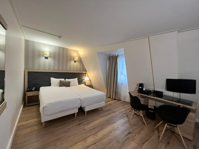 Bedroom 3, Hotel Lebron, Paris
