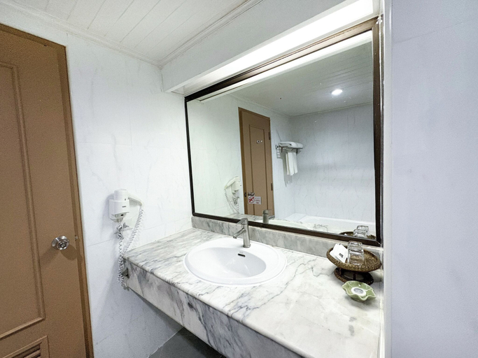 Bathroom 23