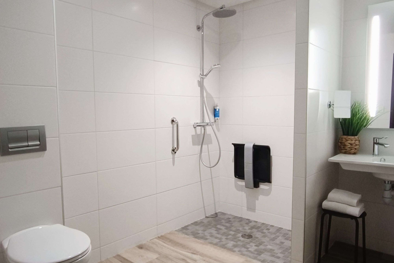Bathroom 5, Best Western Hotel de la Cite & Spa, Loire-Atlantique