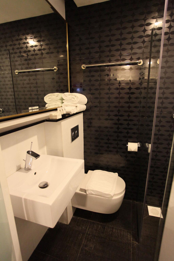 Bathroom 10