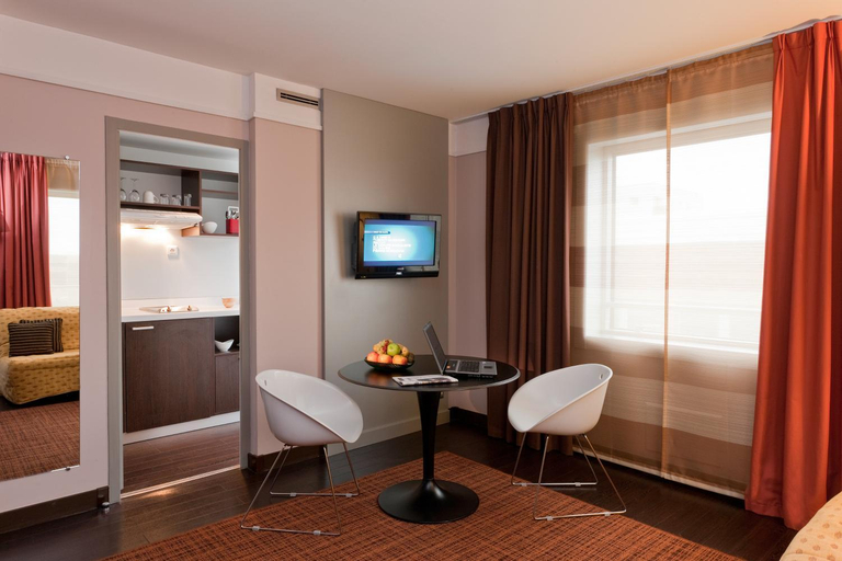 Bathroom 4, Residence Mercure Paris La Defense Grande Arche, Hauts-de-Seine