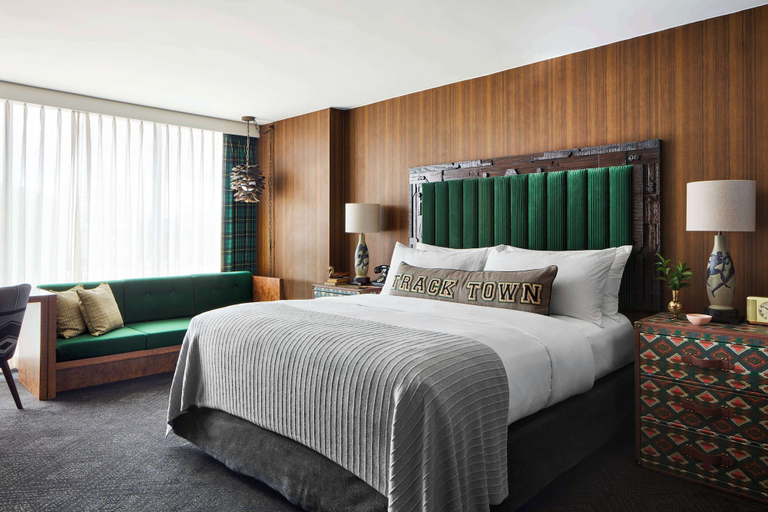 Bedroom 4, Graduate by Hilton Eugene, Lane