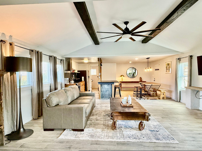 Room 5, Comfortable Studio With Modern Touches 9A, Oklahoma