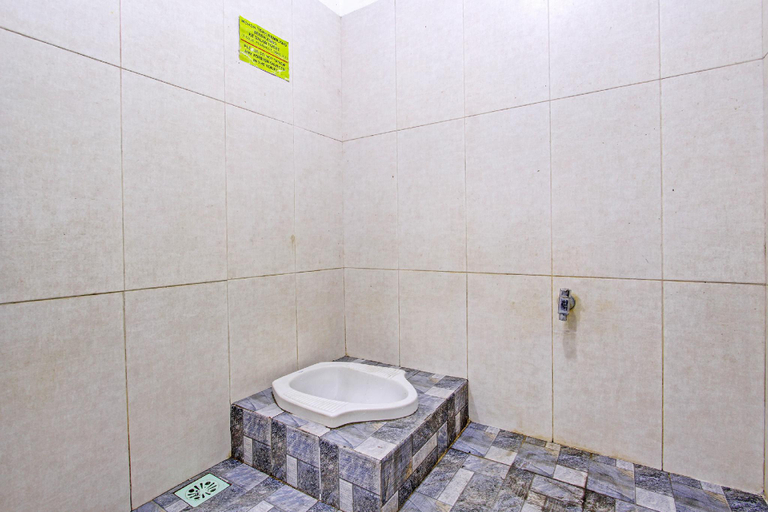 Bathroom 4, Hotel O Pacar Guesthouse, Pekalongan