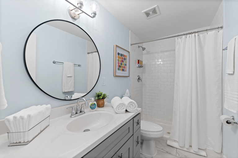 Bathroom 4, The Journey Home | JZ Vacation Rentals, Saint Louis