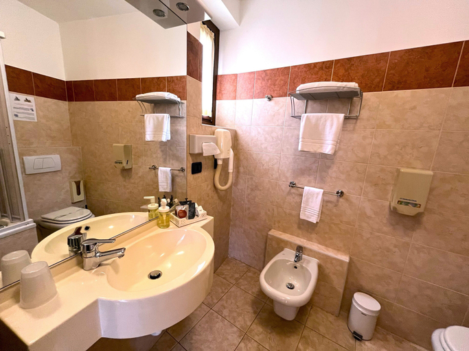 Bathroom 4, Hotel Susa, Torino