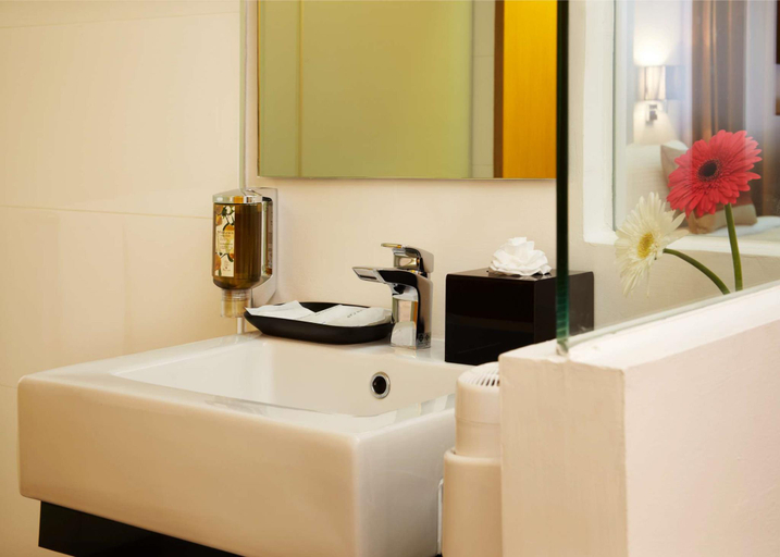 Bathroom 4, Citypoint Hotel, Khlong Toey