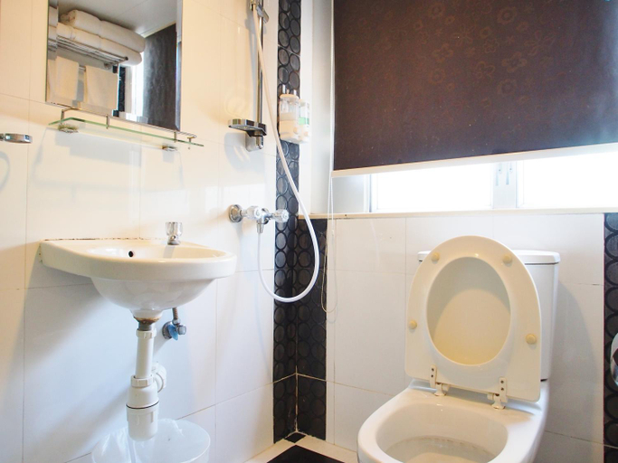 Bathroom 7