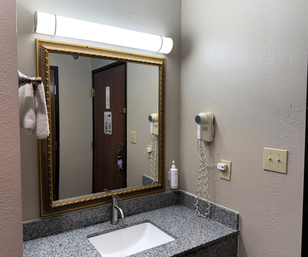 Bathroom 4, Super 8 by Wyndham Frankfort IN, Clinton