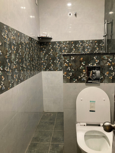 Bathroom 4, MURALI KRISHNA APART HOTEL, East Godavari