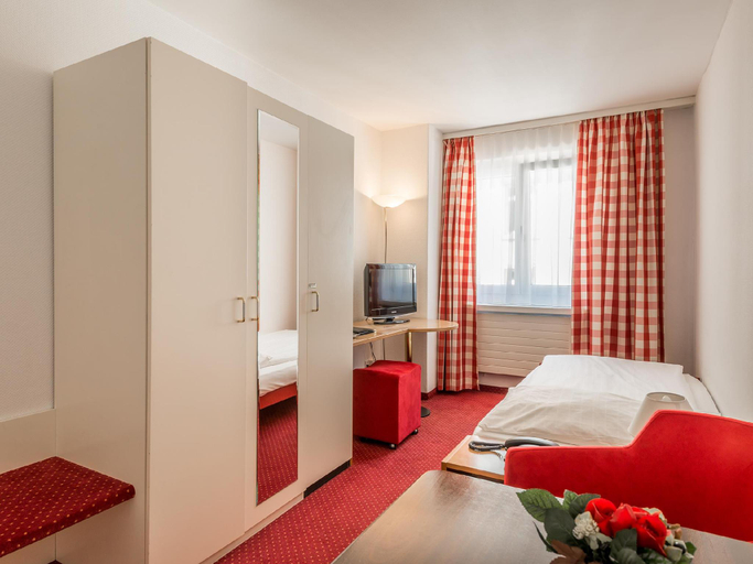 Bedroom 13