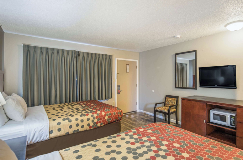 Bedroom 4, Econo Lodge Inn & Suites Yreka, Siskiyou