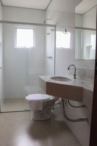 Bathroom 2, Hotel Milenio Ltda., Ponte Nova