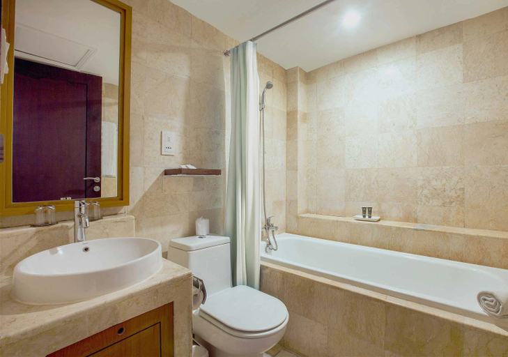 Bathroom 5, Royal Regantris Kuta, Badung