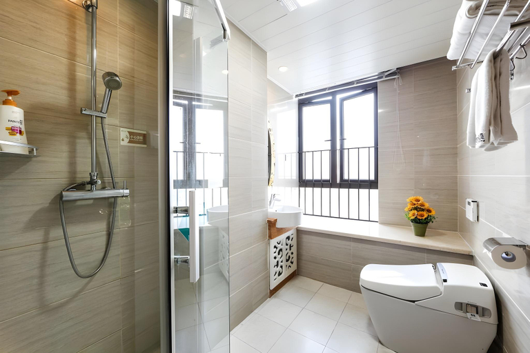 Bathroom 3, Guangzhou Royal River Waifiden Apartment-Canton Fair Free Shuttle Bus, Guangzhou