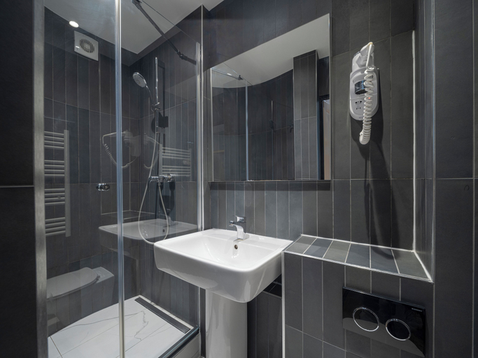 Bathroom 4, Hotel Boronali Montmartre, Paris