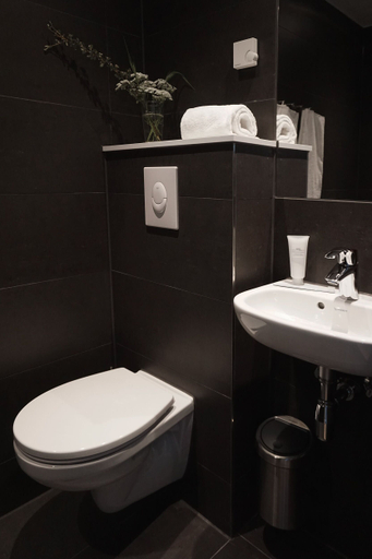 Bathroom 4, Flora Apartment Hotel, Copenhagen