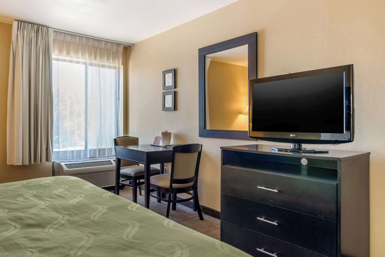 Bedroom 3, Quality Inn & Suites Lenexa Kansas City, Kansas City
