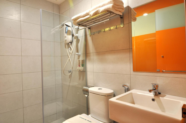 Bathroom 12