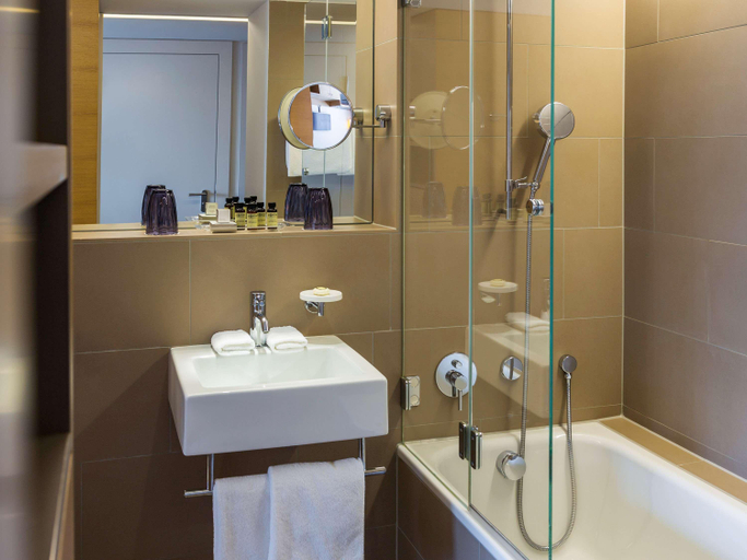 Bathroom 5, Pullman Basel Europe, Basel