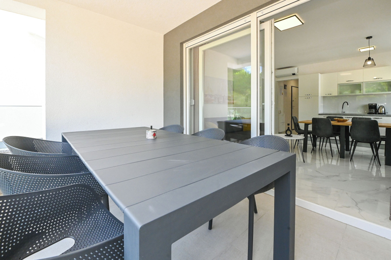 Food & Drinks, Apartments Break with Pool, Novalja
