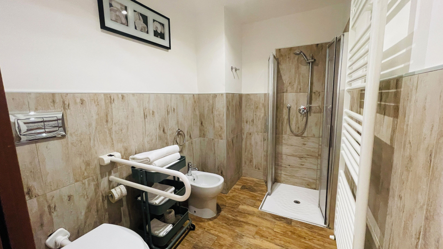 Bathroom 5, Residence Tabor, Torino