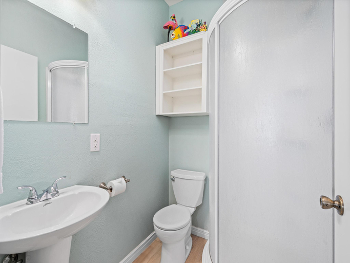 Bathroom 3, Sundowner, Aransas