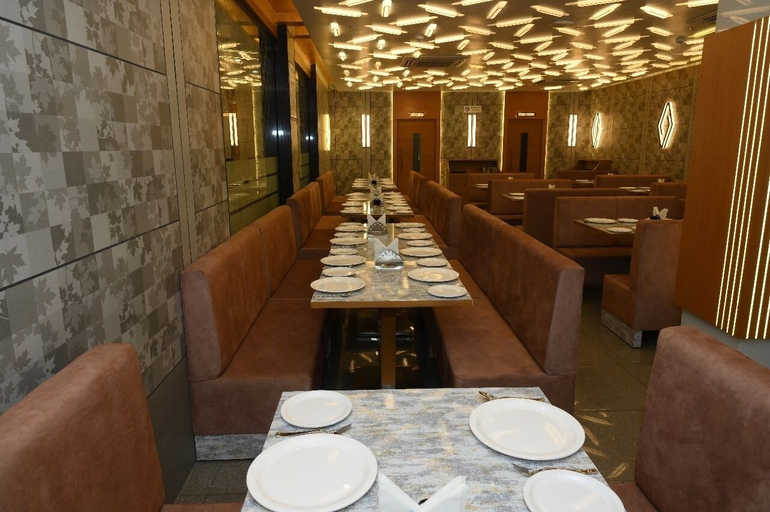 Food & Drinks 4, HOTEL PARQOTEL, Valsad