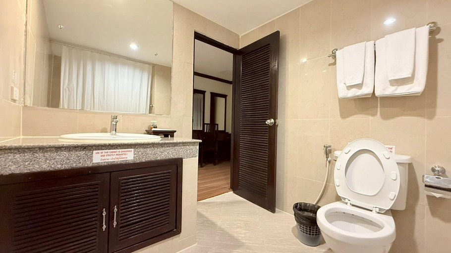 Bathroom 9