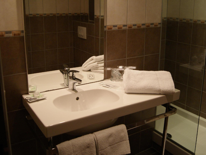 Bathroom 4, Hotel 1er Consul Rouen , Seine-Maritime