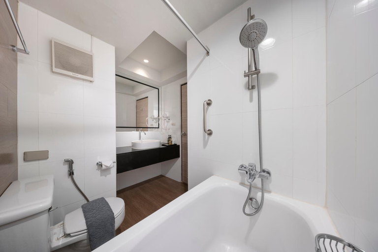 Bathroom 13