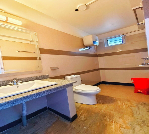 Bathroom 3, Aurora Darjeeling Grand, Darjiling