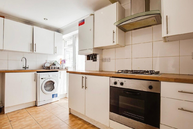 Private kitchen 3, 3-bed - Sleeps 5 - Pets - Parking, London