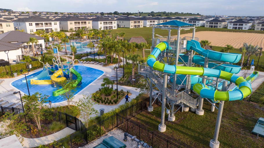 Room 5, Stunning 5 Bd w Pool Close to Disney Champions Gate 1012, Osceola