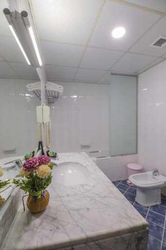 Bathroom 4, Nine Hotel, Dubai