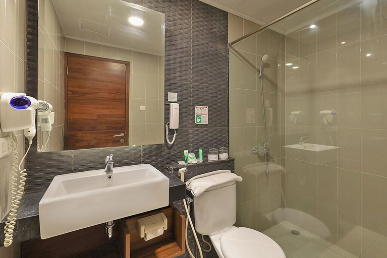 Bathroom 18